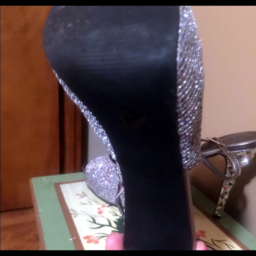 N by Nicole Miller heels 9 1/2 - Picture 4 of 5